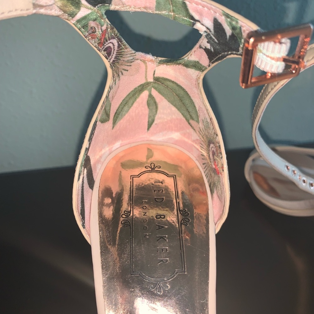 Heels - Picture 7 of 9